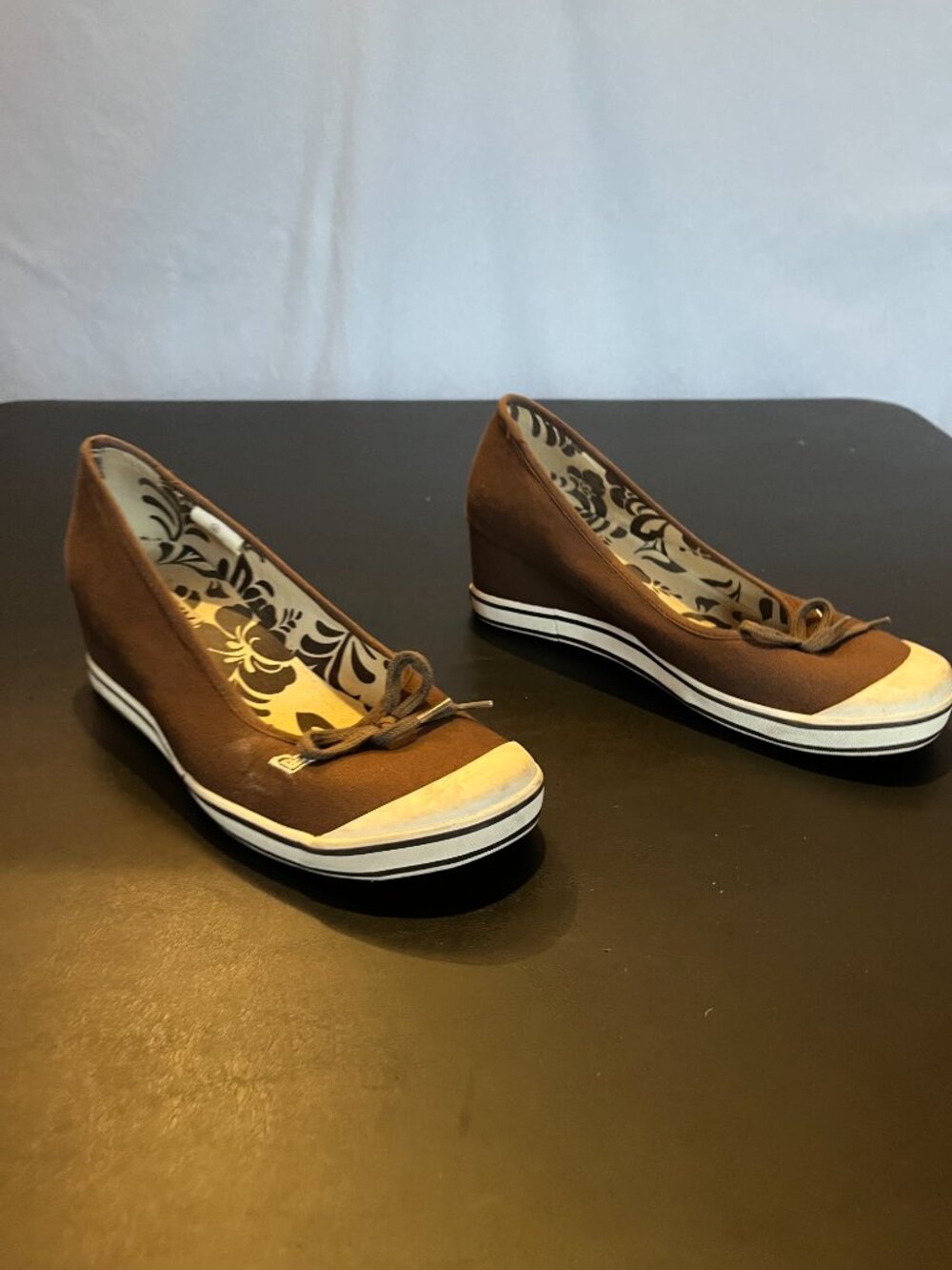 Roxy Size 8.5M Brown Canvas Shoes